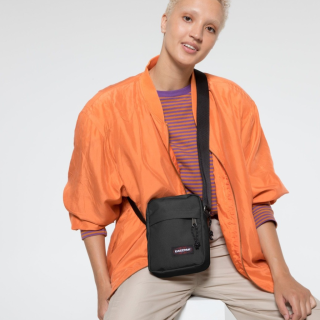 Eastpak The One Black: Riñonera Versátil y Elegante | Sus Maletas