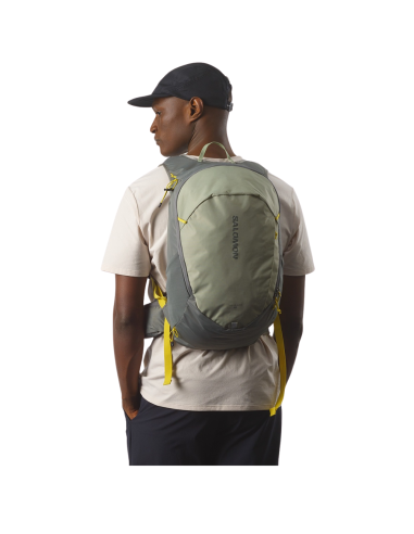 Mochila de caminhada Salomon TRAILBLAZER 20 na cor verde-sálvia