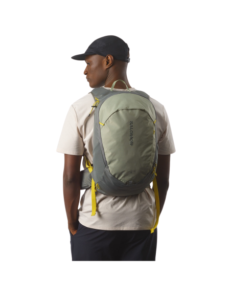 Mochila de caminhada Salomon TRAILBLAZER 20 na cor verde-sálvia