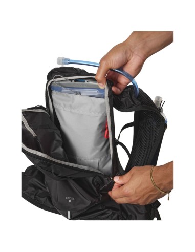 Mochila de caminhada Salomon CROSS 8 Preta